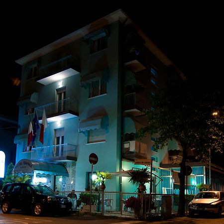 Hotel Savina Rimini Bagian luar foto