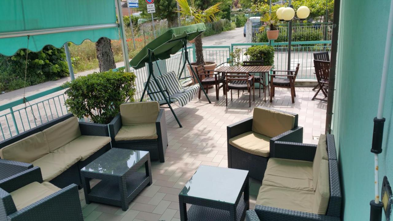 Hotel Savina Rimini Bagian luar foto