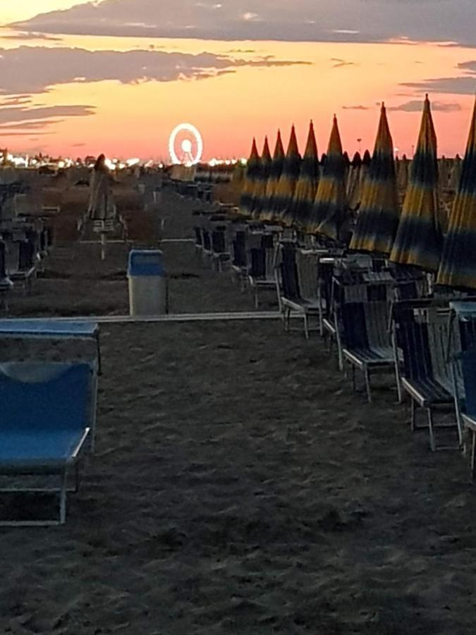 Hotel Savina Rimini Bagian luar foto
