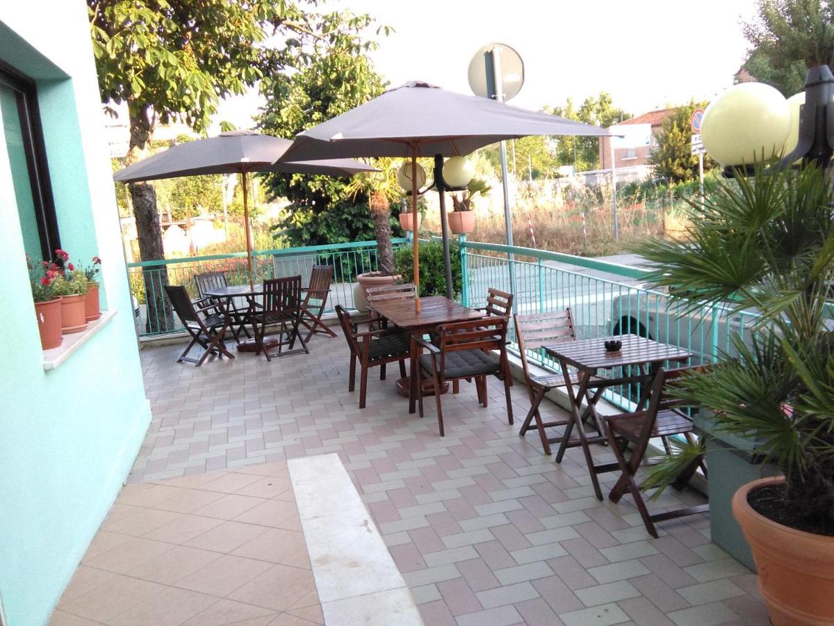 Hotel Savina Rimini Bagian luar foto
