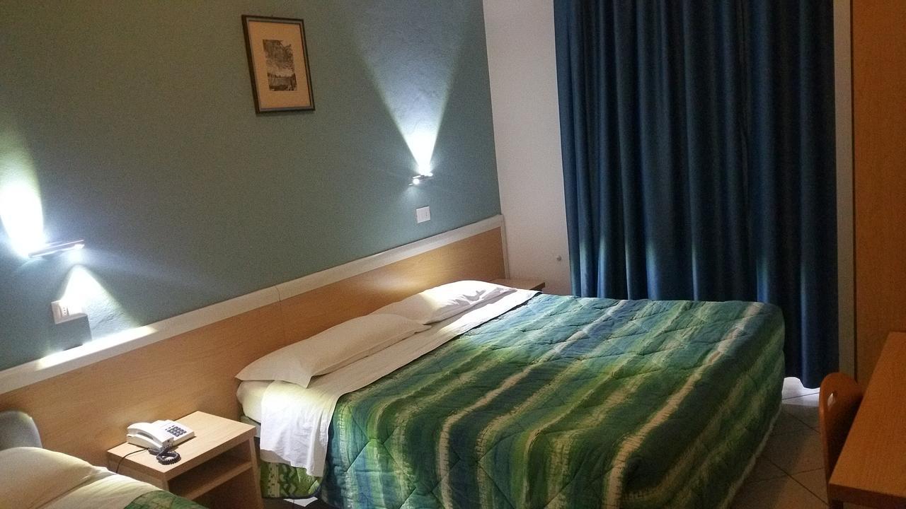 Hotel Savina Rimini Bagian luar foto