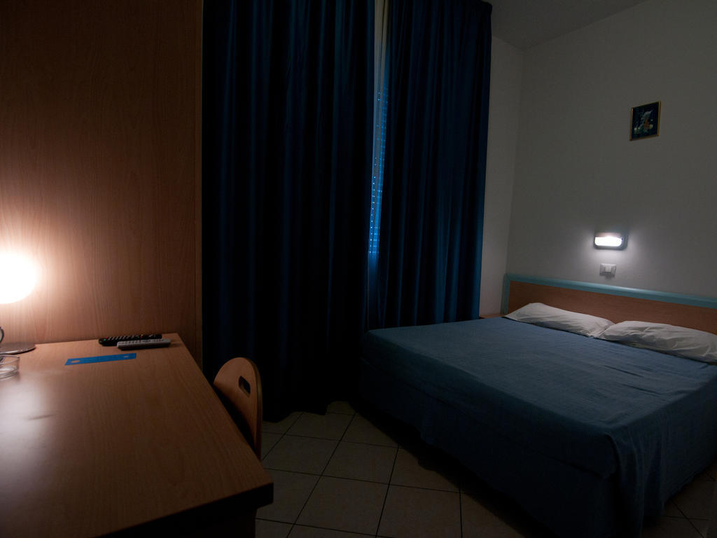 Hotel Savina Rimini Bagian luar foto